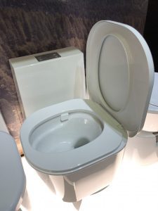 Dometic-Saneo-toilet-open